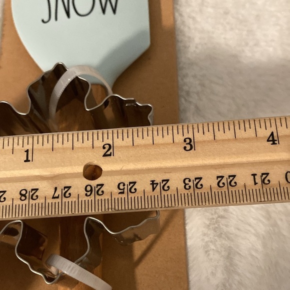 Rae Dunn Let it Snow Spatula and Cookie Cutter - Picture 5 of 6